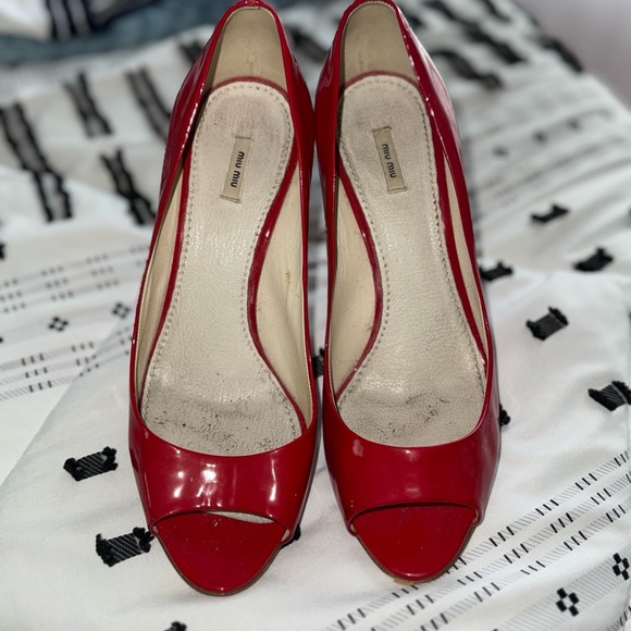 Miu Miu Red Peep Toe Heels with Glossy Finish - Picture 2 of 8